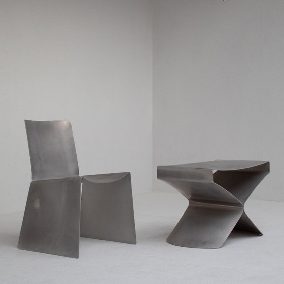 Image 1 of Metalen stoel en bijzettafelset van Xavier Lust