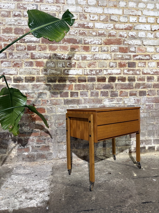 Image 1 of Scandinavische teakhouten naaimachine uit de jaren 60