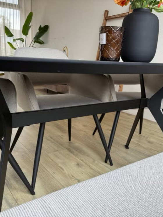 Oval dining table – Wood (photo 4 of 5)