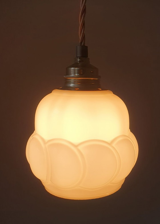 Image 1 of Lampada a sospensione vintage - vetro opalino con motivo sferico
