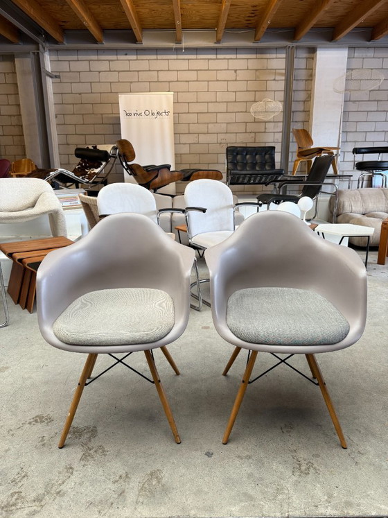 Poltrona Vitra Eames DAW, Charles e Ray Eames (disponibilità: 2) – Poltrone, Metallo, Plastica (photo 2 of 11)