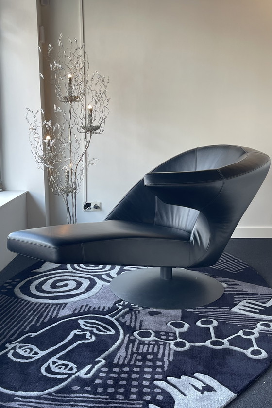 Image 1 of Leolux Parabolica armchair show model