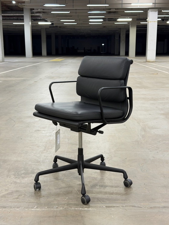 Vitra EA 217 Soft Pad Chair – Fauteuils, Leer (photo 3 of 13)