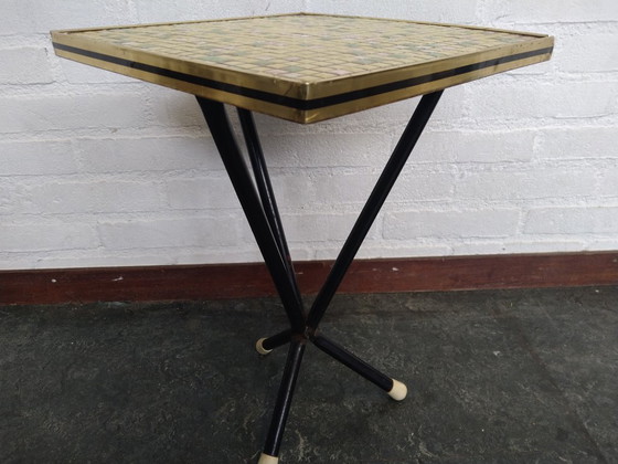 Image 1 of vintage bijzettafeltje met mozaïek blad