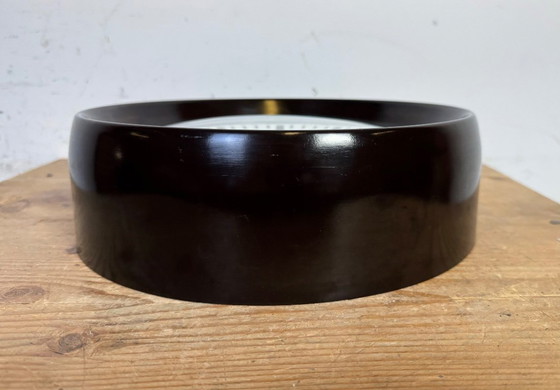 Image 1 of Reloj de pared industrial de baquelita de Pragotron, década de 1960