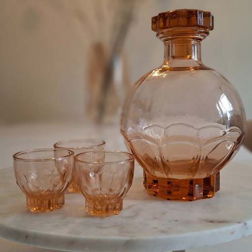 Juego de licor vintage de jarra de cristal rosa con tres vasos