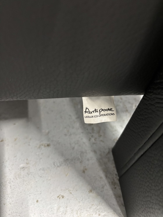 Image 1 of 2 places Leolux Antipode