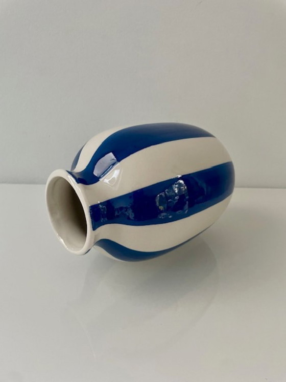 Image 1 of Keramieken vaas met handgeschilderde blauwe strepen