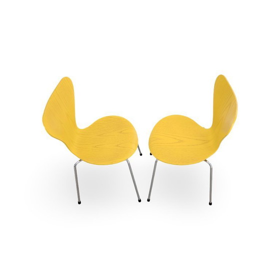 Image 1 of Juego de 2 sillas Fritz Hansen Serie 7, diseño de mediados de siglo, color amarillo, de Arne Jacobsen.
