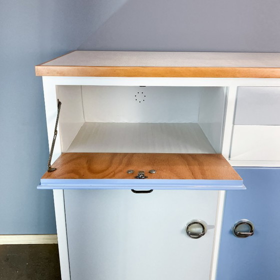 Image 1 of Keukenkastjes, pastelblauw en lichtgrijs, jaren 60, meubilair uit het midden van de vorige eeuw
