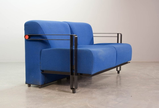 Image 1 of Artifort 2-Sitzer-Sofa im kubistischen Stil der Mitte des 20. Jahrhunderts mit Stahlrahmen und blauem Stoffbezug
