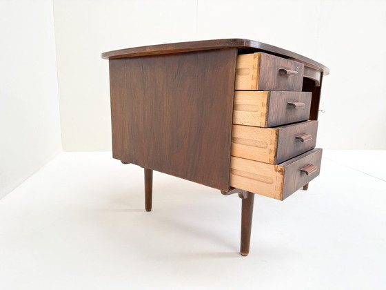 Image 1 of Mid-Century Modern Schreibtisch aus Nussholz mit Bücherregal-Rückseite