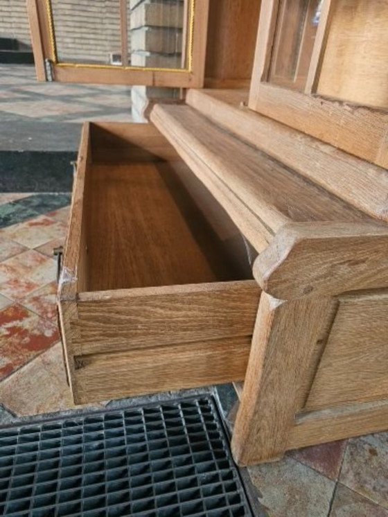 Image 1 of Vitrine d'église provenant de l'église historique de Schulen – chêne massif – pièce patrimoniale unique (vers 1960)