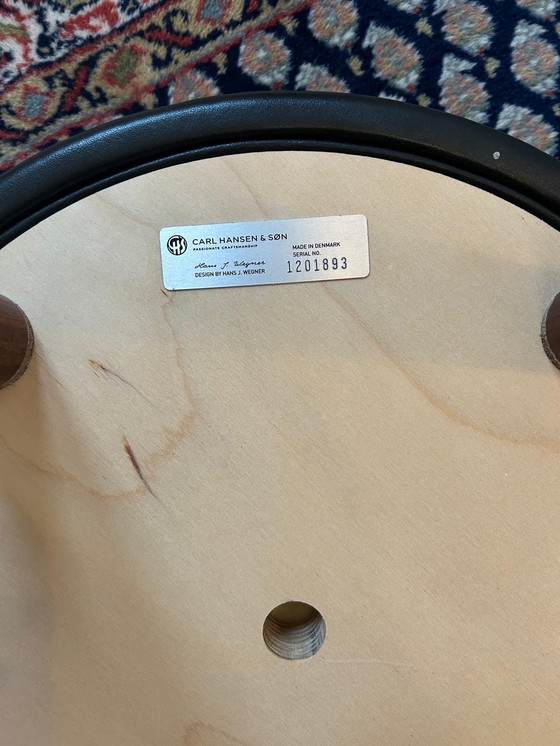 Image 1 of Carl Hanson & Son 3x tabourets de bar en noyer avec assise en cuir