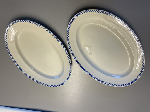 Platos de Sarreguemines, con estampado de cuadros, azul y blanco.