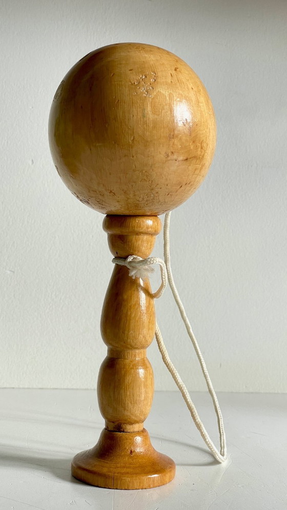 Image 1 of Gioco vintage con tazza e palla in legno massello