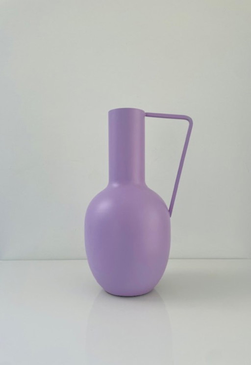 Pichet en métal lilas avec grande anse 30 cm