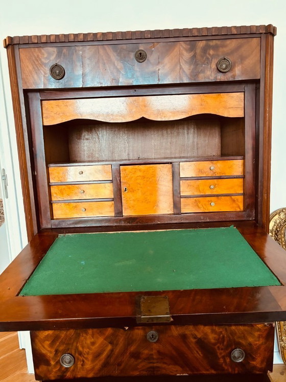 Image 1 of Escritorio antiguo de caoba