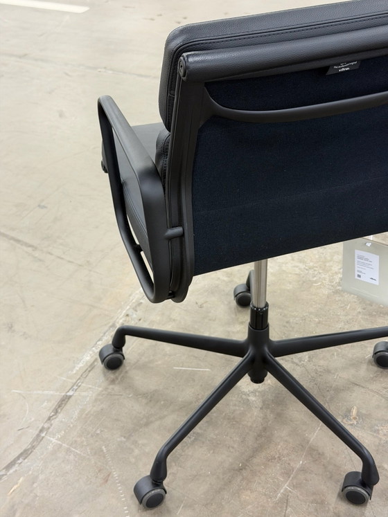 Vitra EA 217 Soft Pad Chair – Fauteuils, Leer (photo 7 of 13)