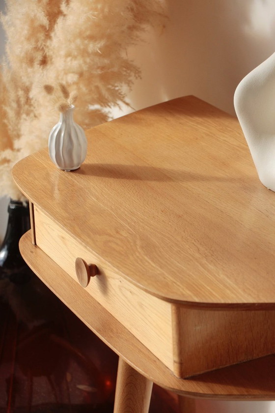 Image 1 of Massief eikenhouten consoletafel met driepootframe – Vintage & gerestaureerd