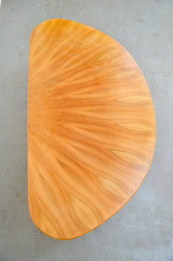 Image 1 of Vintage niervormige salontafel van walnotenhout, retro mid-century stijl uit de jaren 60.