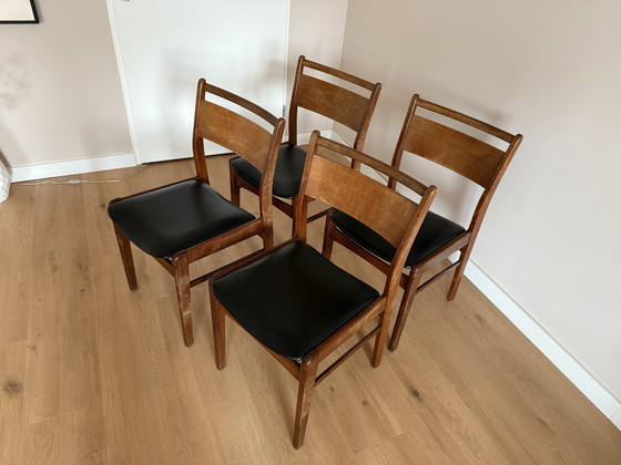 Image 1 of Quattro sedie vintage di design danese (in legno e similpelle)