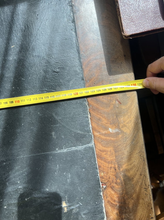 Image 1 of Scrivania antica in legno massello con cassetti e piano in pelle nera, stile XIX secolo.
