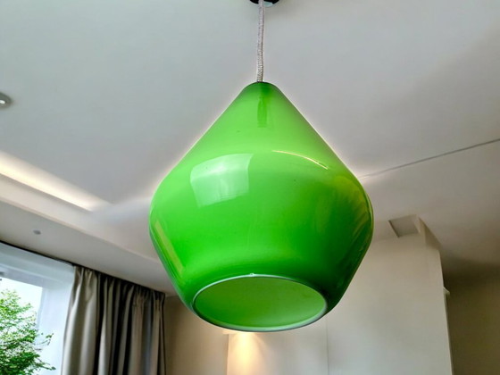Image 1 of Groene opaline glazen traanvormige hanglamp