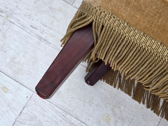 Image 1 of Poltrona danese, anni '70, in velluto verde chiaro.