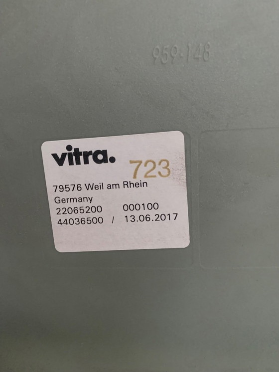 Image 1 of Poltrona Eames in fibra di vetro RAR - base nera