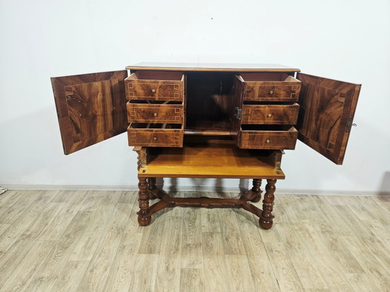 Mobile barocco in noce del XIX secolo con intarsi e gambe tornite – Credenze con vetrina, Wood, Barok (photo 12 of 29)