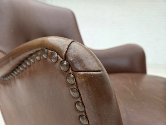 Image 1 of Dänischer Sessel aus den 1960er Jahren, Möbelleder, Beine aus Eschenholz.