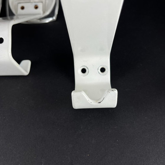 Set of 4 vintage wall hooks – Space Age design, white metal & transparent acrylic – Coat racks, Plexiglass (photo 13 of 17)