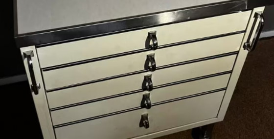 Image 1 of Mobiletto dentistico vintage su ruote