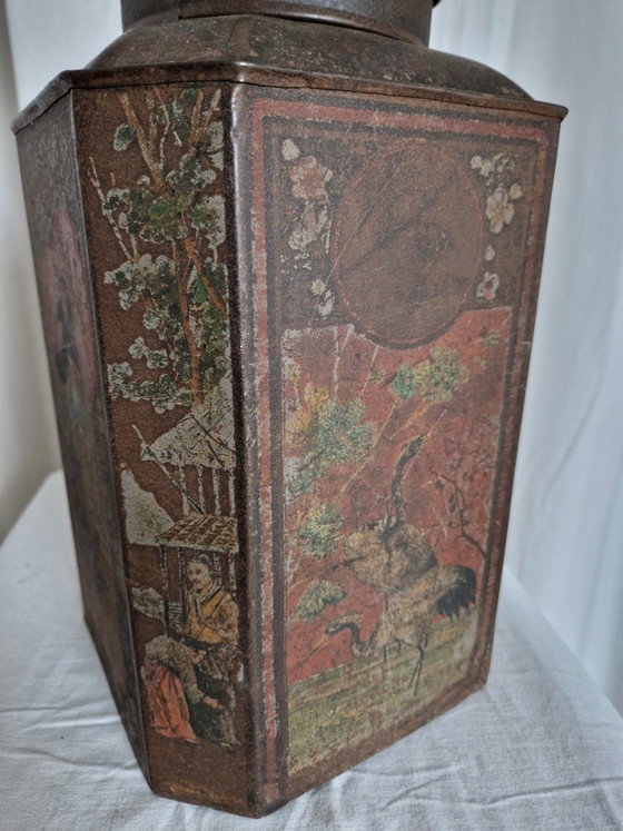Image 1 of Boîte à thé hexagonale ancienne – en tôle peinte à décor japonisant/chinoiserie – vers 1850-1880