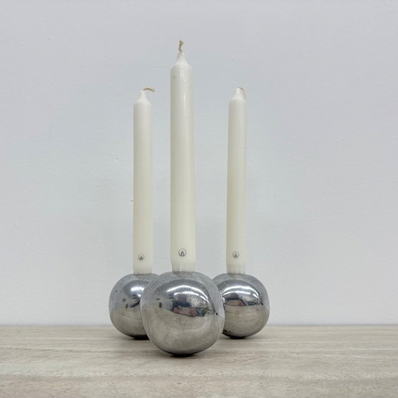 Image 1 of Bolvormige kandelaar van aluminium met atoomdesign uit het midden van de 20e eeuw, jaren 70.