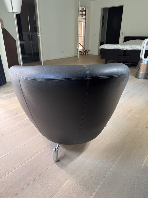 Leolux Pupilla chaise longue. Black leather, in very good condition