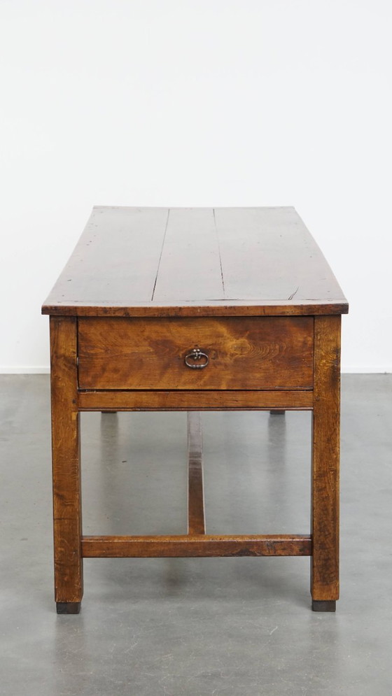 Image 1 of Table de salle à manger ancienne en bois fruitier du 18ème siècle avec 2 tiroirs