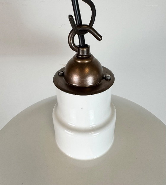 Image 1 of Industriële witte geëmailleerde fabriekshanglamp van Quadrangle Mfg. Co., jaren 60