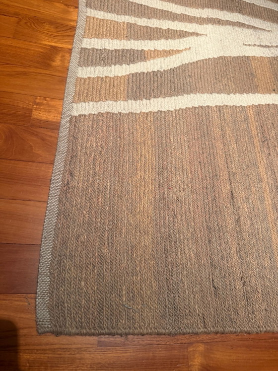 Haselnussfarbener Teppich mit cremefarbenem Muster – Sartori, Teppiche & Läufer, Wolle (photo 4 of 5)