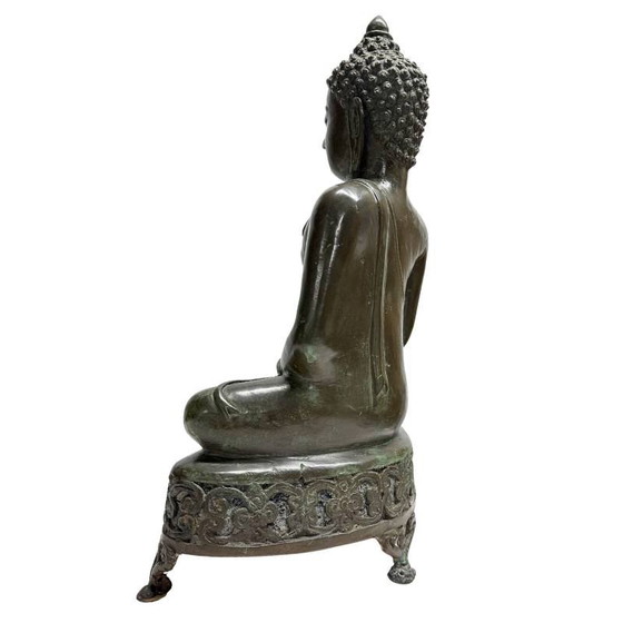 Monumental Buda Shakyamuni de bronce fundido S. XIX sobre trono de altar calado – Estilo Lan Na / Tibetano (photo 8 of 11)