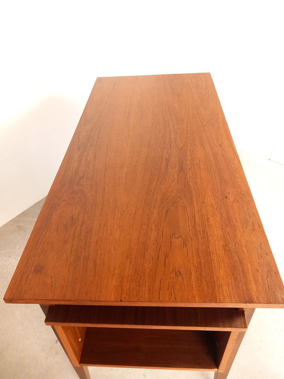Image 1 of Escritorio de teca de diseño danés de los años 60 y 70 | Mediados de siglo