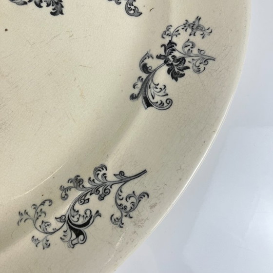 Image 1 of Grand plat ovale terre de fer, modele "Damas" par Sarreguemines, fin XIXe, gris-noir