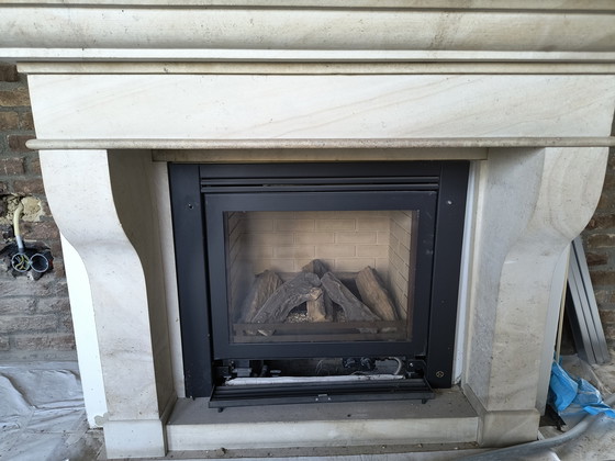 Image 1 of Caminetto a gas Dru con cornice in marmo