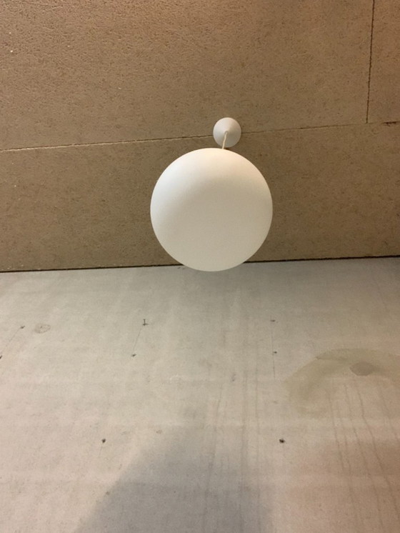 Image 1 of Grande lampada a globo bianca, Glashutte Limburg.