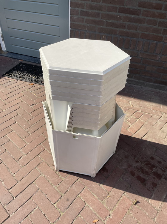 Image 1 of Vintage tuintafel honingraat model inklapbaar 