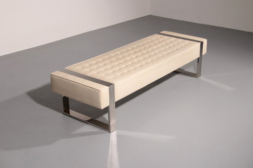 Lederen bank met chromen onderstel, afkomstig uit Duitsland, 1980.