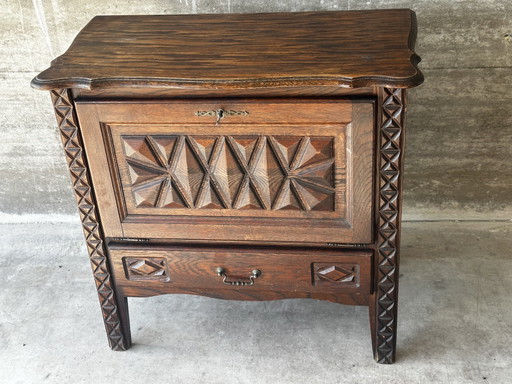 Pequeño armario de almacenamiento de roble tallado – Circa 1930 – ladekasten, Wood (photo 2 of 15)