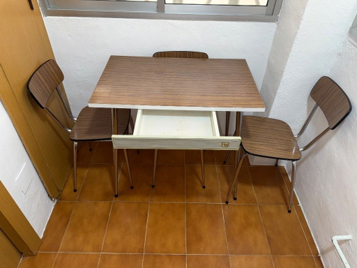 Salle à manger vintage en Formica