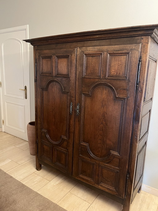 armoire de rangement antique